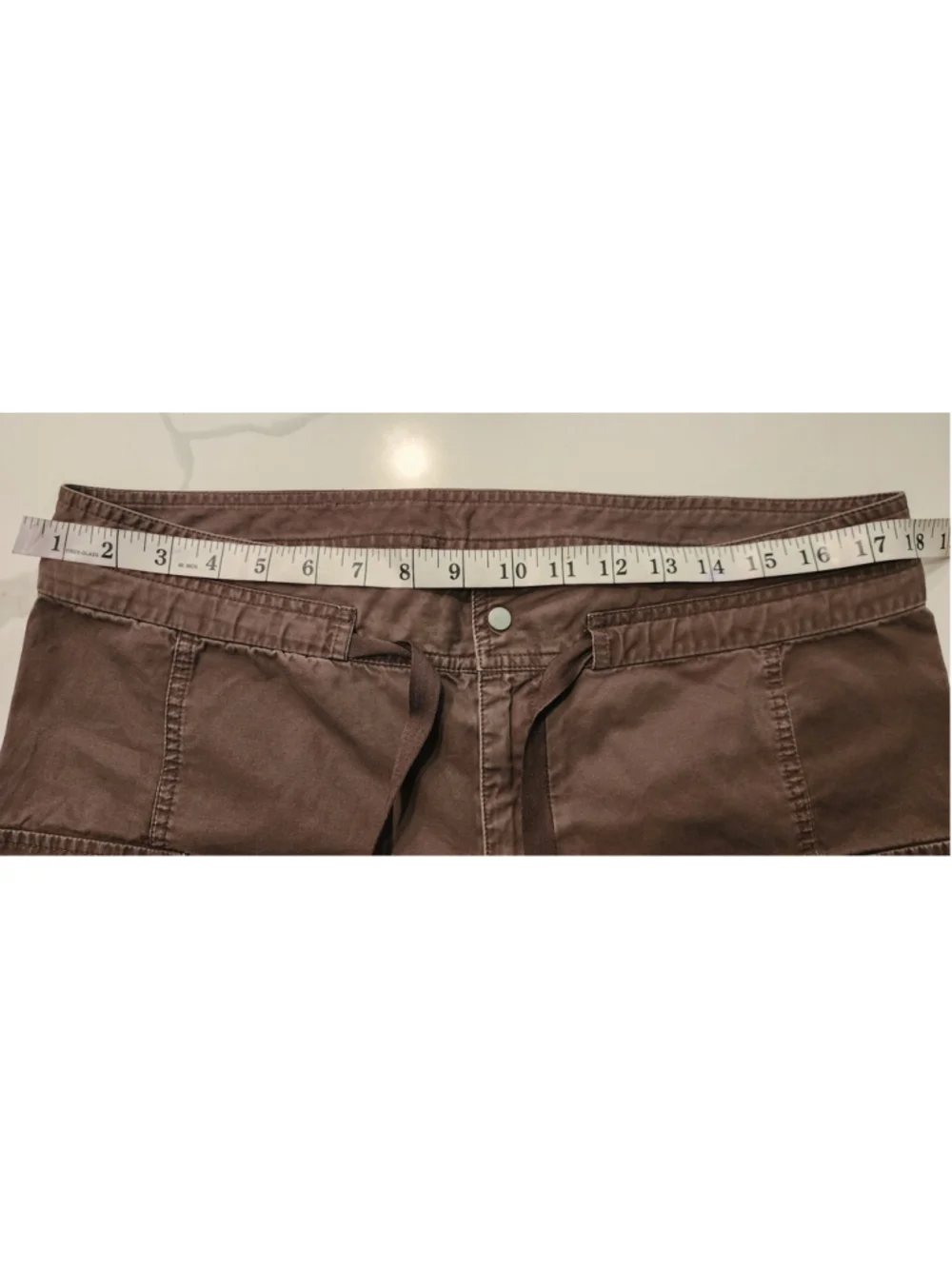 Nike Women's Cargo Shorts Size M Brown 100% Cotton Knee Length Cargo Pockets